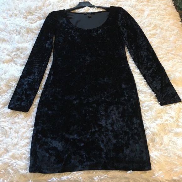 𝗕𝗹𝗮𝗰𝗸 𝗩𝗲𝗹𝘃𝗲𝘁 𝗠𝗶𝗻𝗶 𝗗𝗿𝗲𝘀𝘀 - Picture 2 of 7